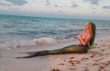 सिंगर निकी मिनाज, एरियाना ग्रांडे के म्यूजिक वीडियो में जलपरी अवतार में दिखीं