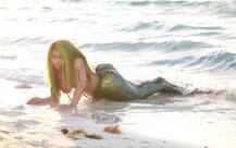 सिंगर निकी मिनाज, एरियाना ग्रांडे के म्यूजिक वीडियो में जलपरी अवतार में दिखीं