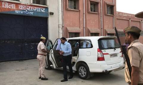 देखिए बागपत जेल में माफिया डॉन मुन्ना बजरंगी की हत्या के तुरंत बाद की तस्वीरें देखिए बागपत जेल में माफिया डॉन मुन्ना बजरंगी की हत्या के तुरंत बाद की तस्वीरें