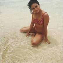 हॉलीवुड एक्ट्रेस एनी कर रह रही हैं समुद्र की सैर, बिकनी में ब्वॉयफ्रेंड के साथ शेयर की तस्वीरें