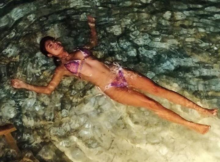  इस वेब सीरीज में वह एक हाई क्लास सेक्स वर्कर की भूमिका निभाते हुए नजर आईं. जो मर्डर के रहस्य में उलझ जाती है.