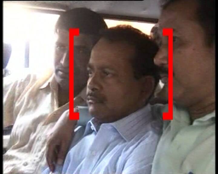 इसके बाद 29 नवंबर 2005 में मुन्ना बजरंगी ने कृष्णानंद राय का कत्ल कर दिया. लखनऊ हाइवे पर जा रहे कृष्णानंद राय की गाड़ी पर एके 47 से 400 गोलियां मारी गई थीं. इस हमले में विधायक के साथ 6 अन्य लोग भी मारे गए थे.