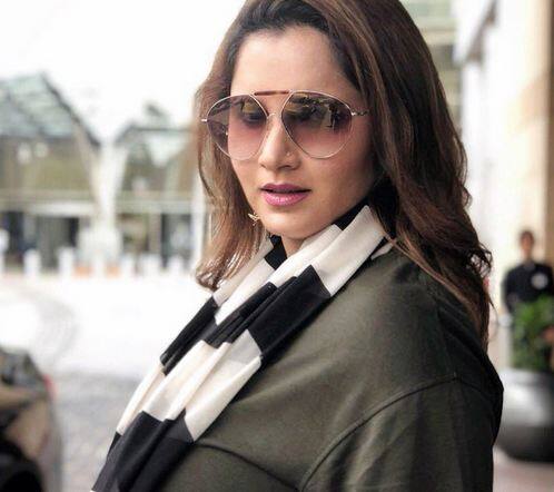 सानिया मिर्जा अक्सर बेबी बंप के साथ एयरपोर्ट पर भी स्पॉट हो जाती हैं. फोटोः ट्विटर