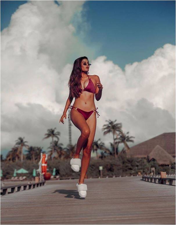 अपनी तस्वीर को फैंस के साथ इंस्टाग्राम पर शेयर करते हुए प्रियंका ने लिखा, 'स्टिल मेंटल' (तस्वीर-इंस्टाग्राम)