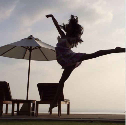 वहीं शाहरूख ने बेटी सुहाना की भी फ्लाई करते हुए एक तस्वीर पोस्ट की है. फोटोः ट्विटर