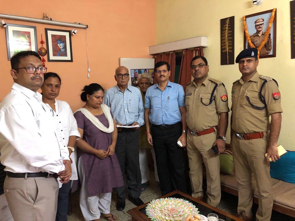 दिवंगत एटीएस एएसपी राजेश साहनी के परिवार के लिए साथी पुलिस अफ़सरों ने जुटाए 26 लाख रुपए