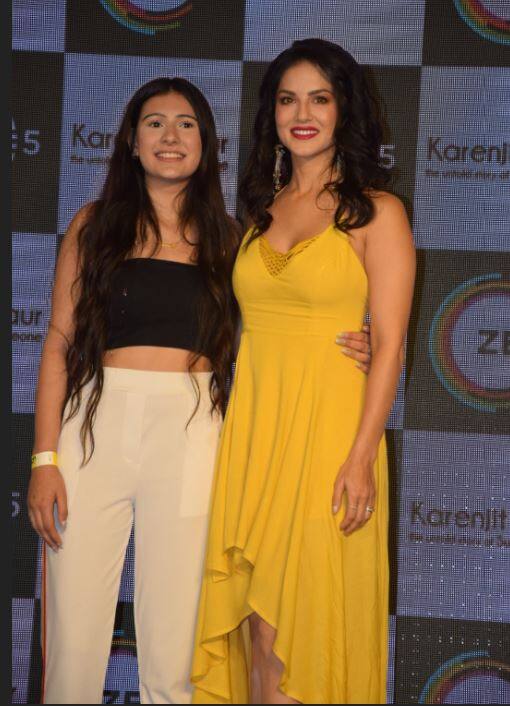 इसमें 14 साल की अभिनेत्री रयसा सौजानी ने छोटी सनी की भूमिका निभाई है. रयसा और सनी दोनों ने इस मौके पर साथ में पोज दिया.