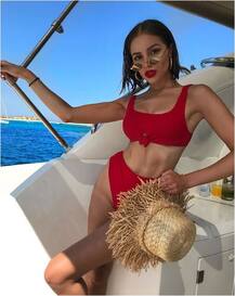 एक्सपोज करने के लिए फेमस मॉडल ओलिविया अब इस अंदाज में आईं नजर, देखें