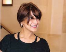 Video: कैंसर से लड़ाई के लिए बाल कटाते हुए इमोशनल हुईं सोनाली