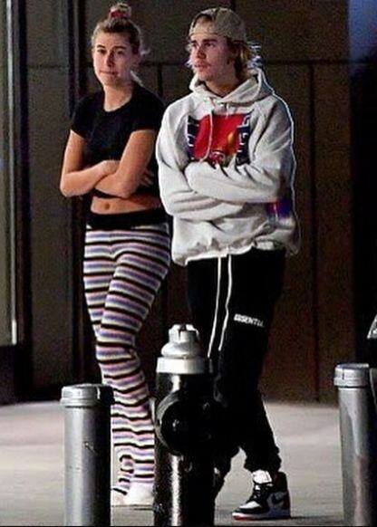 24 वषीय बीबर ने इंस्टाग्राम पर अपने प्यार का इजहार करते हुए हैली बाल्डविन को लिखा है कि मुझे तुम्हारी हर चीज से प्यार है. अपनी जिंदगी तुम्हारी हर चीज को जानकर गुजारना चाहता हूं. तुम मेरा प्यार हो हैली बाल्डविन और मैं इसे किसी और के साथ गुजारना नहीं चाहता. तुम मेरी प्राथमिकता हो. फोटोः इंस्टाग्राम