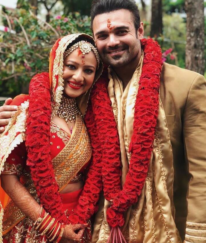 वहीं एबीपी न्यूज़ ने मदालसा की मां शीला शर्मा से जब संपर्क किया तो शादी को लेकर उनकी पहली प्रतिक्रिया थी,