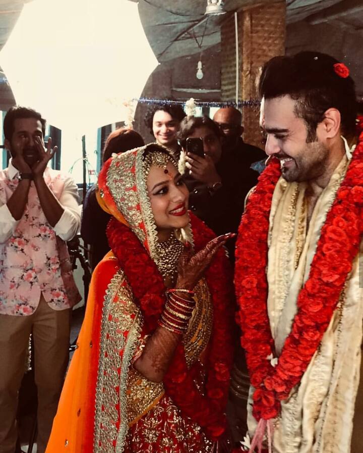 बता दें कि इस शादी को लेकर पहले ही बहुत बवाल हो चुका है. महाक्षय मौजूदा समय में दुष्कर्म व धोखाधड़ी का मामला दर्ज है और वो इसमें जमानत पर बाहर हैं.