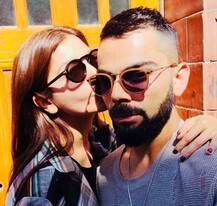 अनुष्का शर्मा ने दिया विराट कोहली के गालों पर किस, कप्तान ने शेयर की फोटो