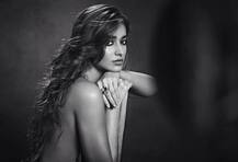 इलियाना डिक्रूज ने पोस्ट की टॉपलेस फोटो, सोशल मीडिया पर तस्वीर हो रही हैं वायरल