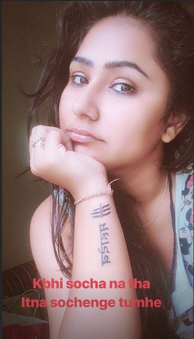 बारिश में रोमांटिक हुईं ये एक्ट्रेस, देखकर आप भी कहेंगे- वो भीग रही है बारिश में और आग लगी है पानी में...