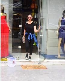 \'रॉकस्टार\' एक्ट्रेस अदिति राव हैदरी को शापिंग कॉम्प्लेक्स में जाते वक्त किया गया स्पॉट