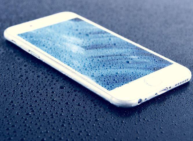 सबसे पहले आप ट्रू कॉलर एप को डिलीट करने के लिए ट्रू कॉलर एप को खोलिए. अगर पहले से लॉग इन नहीं किया है तो आप ट्रू कॉलर एप में जाकर लॉग इन ज़रुर कर लीजिए. (तस्वीर: गूगल फ्री इमेज)