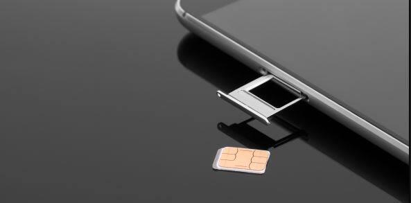 स्कैम कॉलर आपको फोन करके चाहेगा कि वह आपके सिम पर प्रिंट 20 डिजिट वाला नंबर पा सके. हर सिम पर एक 20 डिजिट का नंबर होता है जिसे आप अपनी सिम पर भी पीछे की ओर जांच सकते हैं. स्कैम करने वाले चाहते हैं ति आप ये 20 डिजिट वाला नंबर उनके साथ साझा करें. इसके लिए वो की नए ऑफर की पेशकश करते हैं लेकिन भूल कर भी ऐसा ना करें.