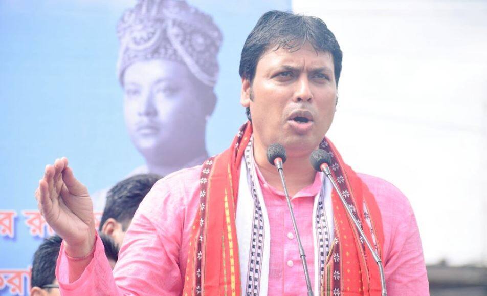 Ducks recycles the oxygen in water say Biplab Kumar Deb सीएम बिप्लब देब का दावा- बत्तखों के पानी में तैरने से बढ़ती है ऑक्सीजन की मात्रा