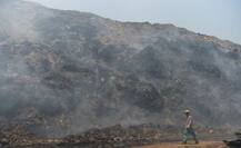 SC की LG को फटकार- बैठकों की चाय से मतलब नहीं, क्यों कूड़े का ढेर बढ़कर कुतुब मीनार से महज़ 8 मी कम रह गया है