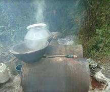 सादे कपड़ों में छापा मारने गए थानेदार शराब माफिया के हाथों पिटे, एके-47 और तीन लाख की घड़ी लुटी