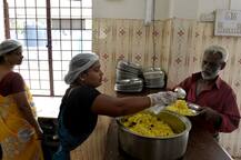 आंध्र प्रदेश: CM ने वादा पूरा कर शुरू किया अम्मा कैंटीन, रोज मिलेगा दो लाख लोगों को खाना