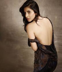 Photos: एक्ट्रेस सोफी चौधरी ने करवाया ताजा फोटोशूट, इस लुक में दिए पोज