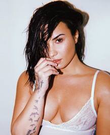 निक जोनास पर आया इस हसीना का दिल, प्रियंका चोपड़ा ने फेरा उम्मीदों पर पानी, अब फैंस को लुभा रही है अपनी हॉटनेस से