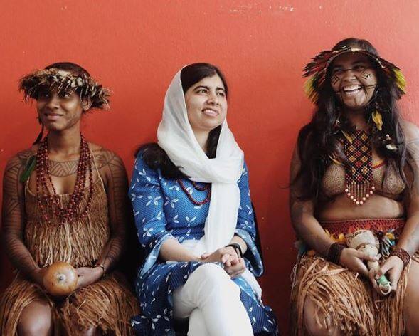 बता दें कि इन दिेनों मलाला ब्राजील में है और वहां रह रहे आदिवासी समुदाय से मिल रही हैं. (तस्वीर: इंस्टाग्राम)