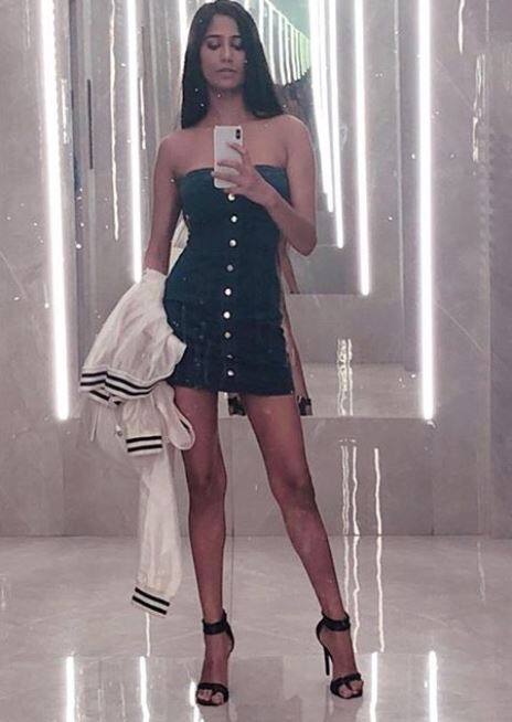 बता दें कि 2011 क्रिकेट वर्ल्ड कर भारत ने ही जीता था लेकिन बीसीसीआई से अनुमति न मिलने के कारण पूनम अपना वादा पूरा नहीं कर पाई थीं. (Photo: ipoonampandey)