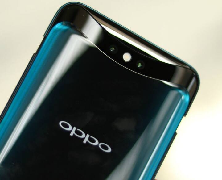 स्टोरेज: ओप्पो फाइंड एक्स: 256 जीबी, गूगल पिक्सल 2: 64जीबी/128 जीबी, सैमसंग गैलेक्सी एस9: 64 जीबी/ 256 जीबी. माइक्रो एसडी कार्ड से 400 जीबी तक बढ़ा सकते हैं, एपल आईफोन X: 64 जीबी/ 256 जीबी