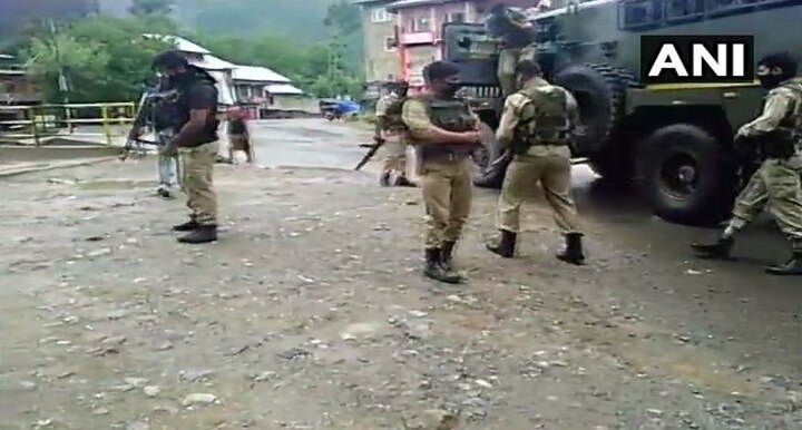 In Anantnag's Sheer Pora terrorists have fired upon CRP, Two CRPF personnel have martyred अनंतनाग: आतंकी हमले में CRPF के दो जवान शहीद, 3 नागरिक घायल