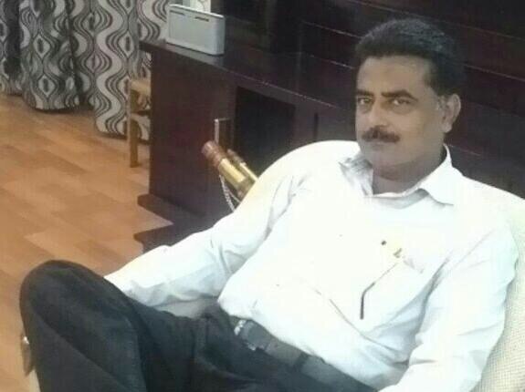 shamli sugar mill manager suicide leave suicide note blaming brother in law  रिटायर्ड आईएएस जीजा ने साले को बदलवाने के लिए दिए थे करोड़ों, रूपये फंसे तो साले ने किया सुसाइड