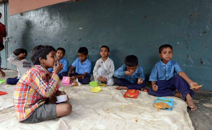 50 Jawahar Navodaya Vidyalaya Student fall ill after food poisoning in Lakhisarai लखीसराय: फूड प्वॉइजनिंग से नवोदय स्कूल के 120 बच्चे बीमार