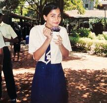 ऋतिक की इस एक्ट्रेस ने इंस्टाग्राम पर Throwback की तस्वीर शेयर कर दोस्तों को किया बर्थ-डे विश