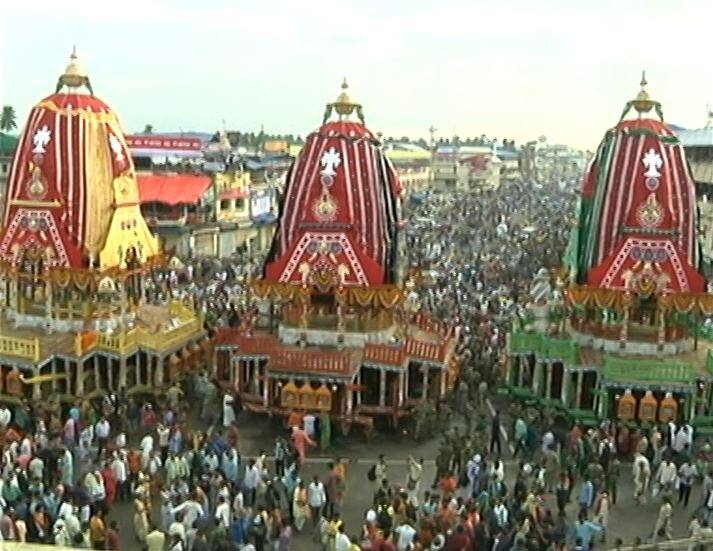 अहमदाबाद और पुरी में भगवान जगन्नाथ की रथयात्रा जारी, श्रद्धालुओं का उमड़ा सैलाब LIVE: annual Jagannath Rath Yatra from Jagannath Temple in Ahmedabad and puri अहमदाबाद और पुरी में भगवान जगन्नाथ की रथयात्रा जारी, श्रद्धालुओं का उमड़ा सैलाब