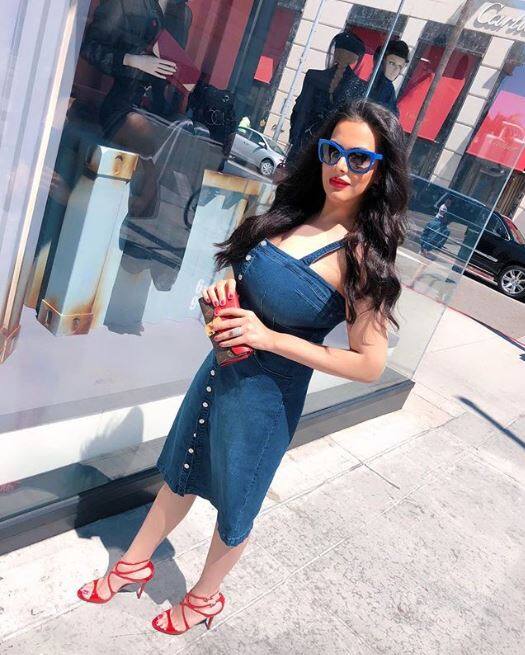 इन दिनों इंस्टाग्राम के जरिए फैंस के सवालों का जवाब त्रिशाला ने अपने इंस्टाग्राम अकाउंट की स्टोरी के जरिए दिए हैं. इसमें कुछ जवाब तो काफी संजीदा हैं लेकिन कुछ जवाबों में त्रिशाला का ह्यूमर जबरदस्त का दिखा है.