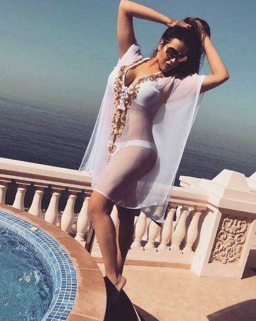 वहीं जब त्रिशाला से पूछा गया कि संजय दत्त की कौनसी फिल्म उन्हें सबसे ज्यादा पसंद है तो उन्होंने फिल्म कांटे को चुना. बता दें कि त्रिशाला संजय दत्त की पहली पत्नी ऋचा शर्मा की बेटी हैं. ऋचा की मौत के बाद से ही त्रिशाला अपने नाना-नानी के पास रही. इस समय वो न्यूयॉर्क में रहती हैं.