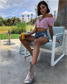 PHOTOS: समुद्र किनारे साइकिलिंग का मजा ले रही हैं ये हॉलीवुड मॉडल