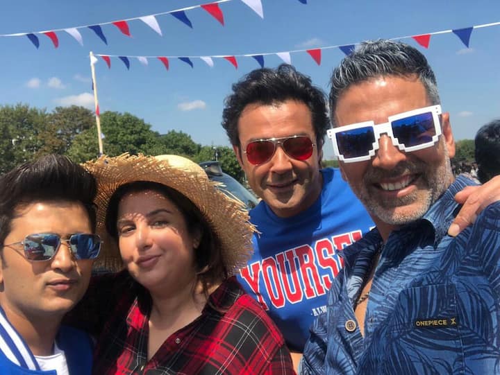 Farah Khan choreographing a song for 'Housefull 4' 'हाउसफुल 4' के गाने की शूटिंग के बाद फराह ने बॉबी, रितेश और अक्षय को बताया 'हैंडसम मैन'