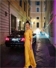 दुनिया के इस मशहूर शहर में ब्वॉयफ्रेंड के साथ छुट्टियां मना रही हैं ये बॉलीवुड एक्ट्रेस, देखें तस्वीरें