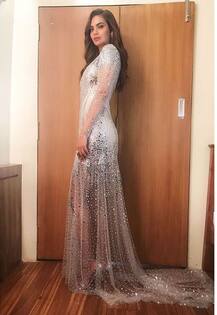 चमकीले गाउन में \'बादशाहों\' फेम ईशा गुप्ता ने कराया फोटोशूट