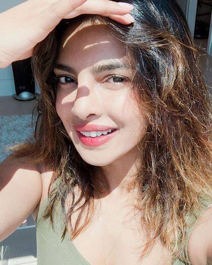 प्रियंका चोपड़ा को भी 25.2 मिलियन लोग फॉलो करते हैं. लेकिन दीपिका पिछले साल सबसे ज्यादा फॉलोअर्स की लिस्ट में नंबर वन थी. दीपिका ने अपनी ये पोजिशन इस बार भी बरकरार रखी है. फोटोः इंस्टाग्राम