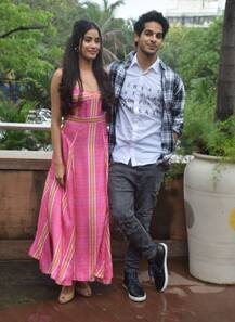 \'धड़क\' के स्टार जाह्नवी और ईशान ने प्रमोशन के दौरान खिंचवाई शानदार तस्वीरें