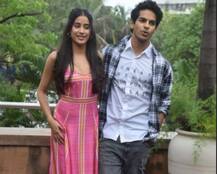 \'धड़क\' के स्टार जाह्नवी और ईशान ने प्रमोशन के दौरान खिंचवाई शानदार तस्वीरें