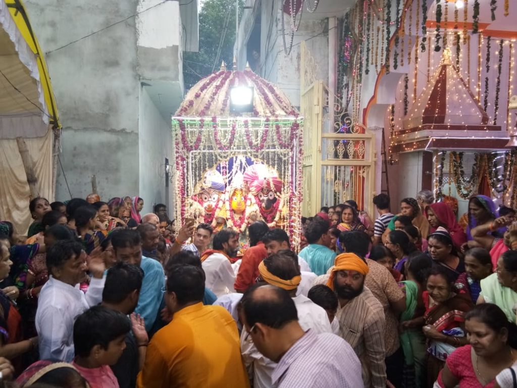 झांसी: धूमधाम से निकली भगवान जगन्नाथ की रथयात्रा, जयकारों से गूंजा शहर