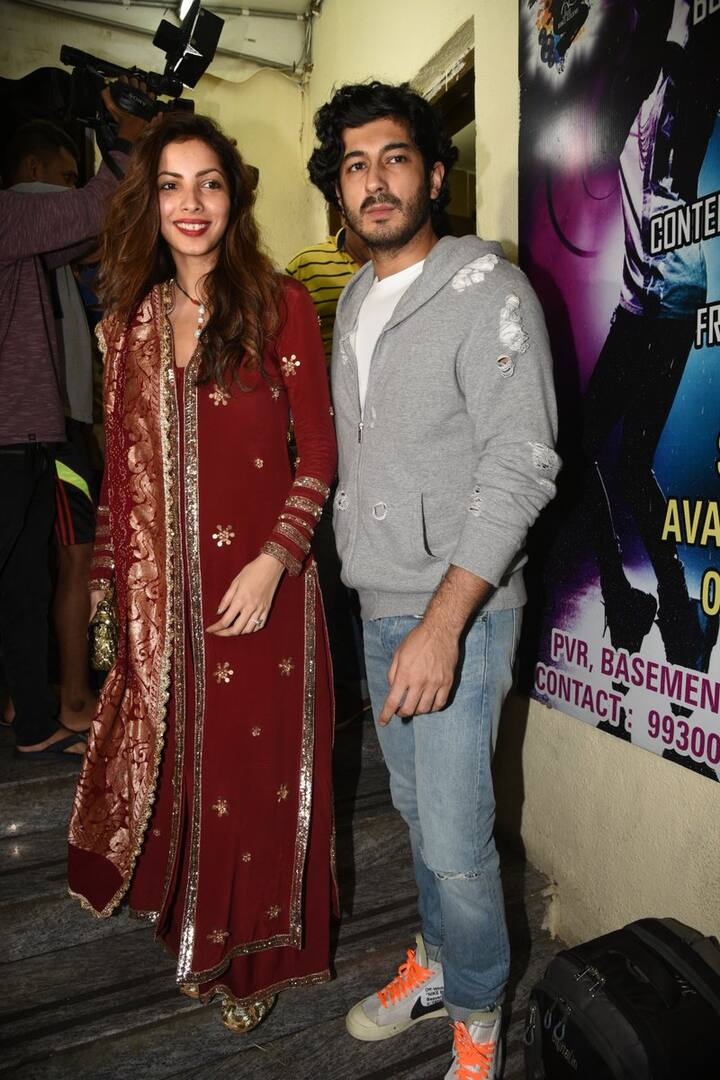 बोनी कपूर के भाजें मोहित मारवा भी फिल्म की स्क्रीनिंग में शामिल होने पत्नी के साथ पहुंचे. (तस्वीर: मानव मंगलानी)