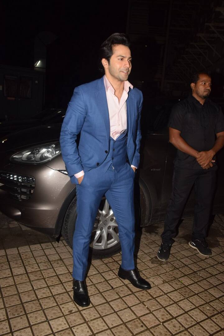 अर्जुन कपूर शहर में नहीं थे ऐसे में उनके दोस्त वरुण धवन ने अर्जुन की कमी पूरी की. (तस्वीर: मानव मंगलानी)