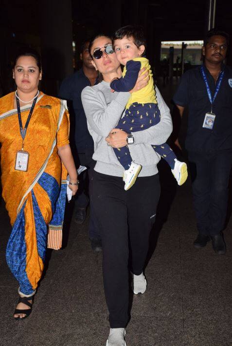 फिल्म की सक्सेस को इंजॉय कर रही करीना के साथ वहां पति सैफ , बहनी करिश्मा और सोनम भी पहुंची थी. (सभी तस्वीरें- मानव मंगलानी)