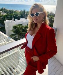 सुपरमॉडल केट अप्टन ने किया प्रेग्नेंसी का एलान, तस्वीरों में दिखा बेबी बंप